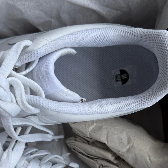 NWT Nike Air Force 1 - Men 10 / Woman 11.5 - Picture 3 of 5